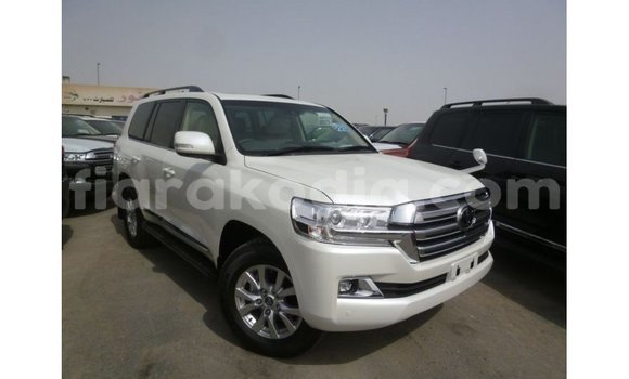 Hividy Toyota Land Cruiser fotsy Car in Import - Dubai in Diana Hividy Toyota Land Cruiser fotsy Car in Import - Dubai in Diana