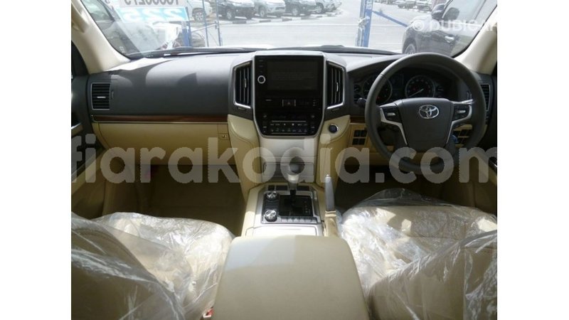 Big with watermark toyota land cruiser diana import dubai 5261