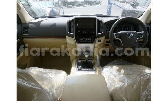 Hividy Toyota Land Cruiser fotsy Car in Import - Dubai in Diana Hividy Toyota Land Cruiser fotsy Car in Import - Dubai in Diana