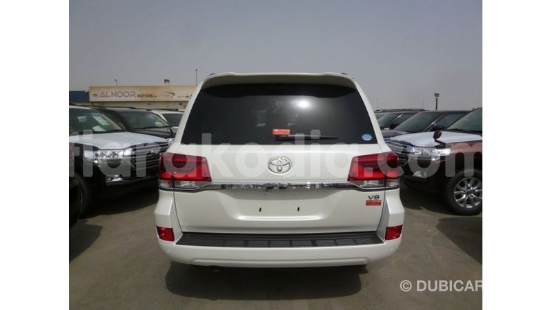 Big with watermark toyota land cruiser diana import dubai 5261