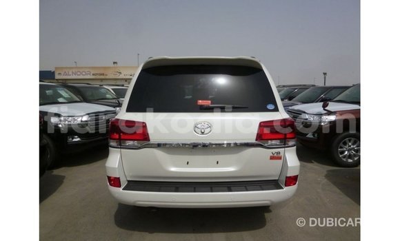 Hividy Toyota Land Cruiser fotsy Car in Import - Dubai in Diana Hividy Toyota Land Cruiser fotsy Car in Import - Dubai in Diana