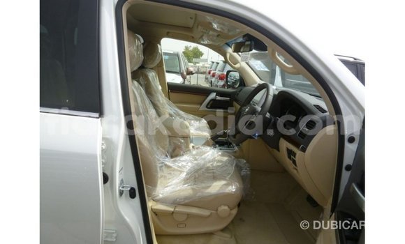 Hividy Toyota Land Cruiser fotsy Car in Import - Dubai in Diana Hividy Toyota Land Cruiser fotsy Car in Import - Dubai in Diana