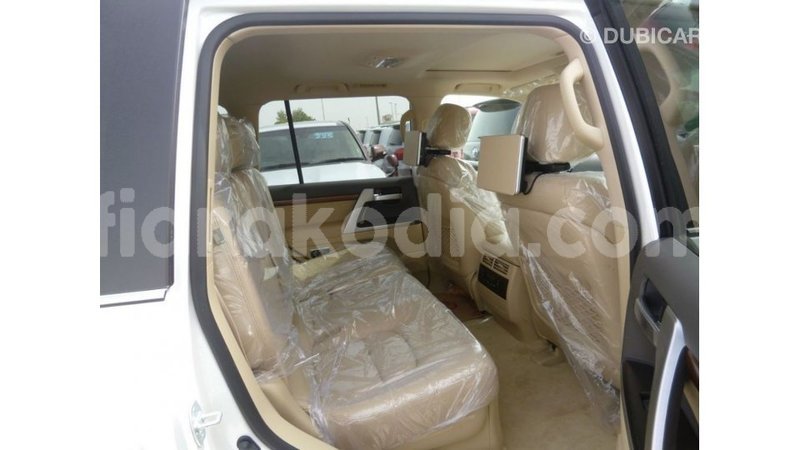 Big with watermark toyota land cruiser diana import dubai 5261