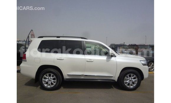 Hividy Toyota Land Cruiser fotsy Car in Import - Dubai in Diana Hividy Toyota Land Cruiser fotsy Car in Import - Dubai in Diana