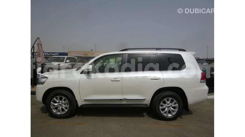 Big with watermark toyota land cruiser diana import dubai 5261