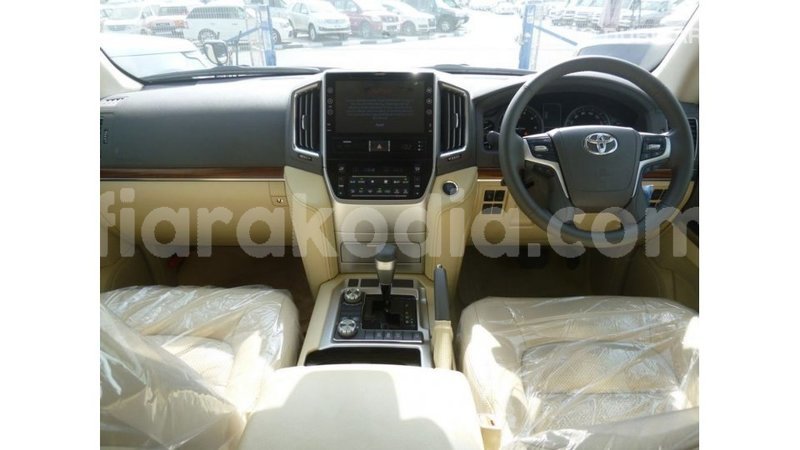 Big with watermark toyota land cruiser diana import dubai 5262