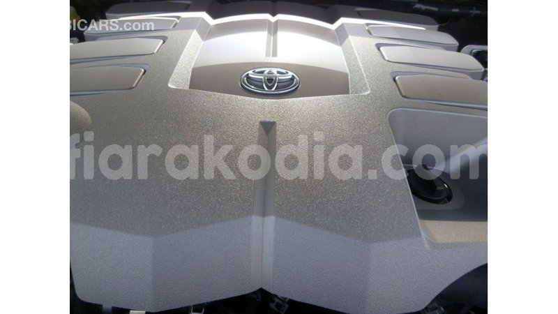 Big with watermark toyota land cruiser diana import dubai 5262