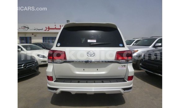 Acheter Import Voiture Toyota Land Cruiser Blanc à Import - Dubai, Diana Acheter Import Voiture Toyota Land Cruiser Blanc à Import - Dubai, Diana