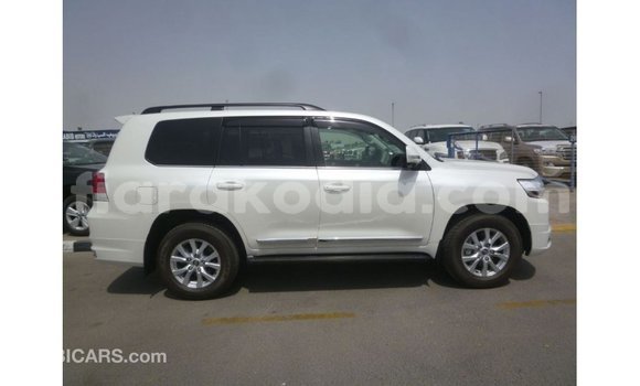 Acheter Import Voiture Toyota Land Cruiser Blanc à Import - Dubai, Diana Acheter Import Voiture Toyota Land Cruiser Blanc à Import - Dubai, Diana