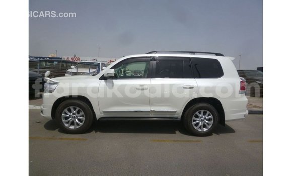 Acheter Import Voiture Toyota Land Cruiser Blanc à Import - Dubai, Diana Acheter Import Voiture Toyota Land Cruiser Blanc à Import - Dubai, Diana