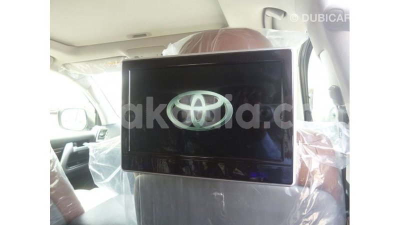 Big with watermark toyota land cruiser diana import dubai 5264