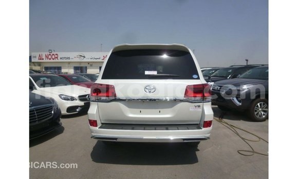 Acheter Import Voiture Toyota Land Cruiser Blanc à Import - Dubai, Diana Acheter Import Voiture Toyota Land Cruiser Blanc à Import - Dubai, Diana