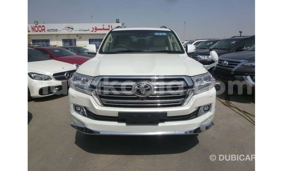 Acheter Import Voiture Toyota Land Cruiser Blanc à Import - Dubai, Diana Acheter Import Voiture Toyota Land Cruiser Blanc à Import - Dubai, Diana