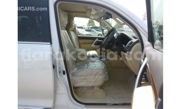 Acheter Import Voiture Toyota Land Cruiser Blanc à Import - Dubai, Diana Acheter Import Voiture Toyota Land Cruiser Blanc à Import - Dubai, Diana