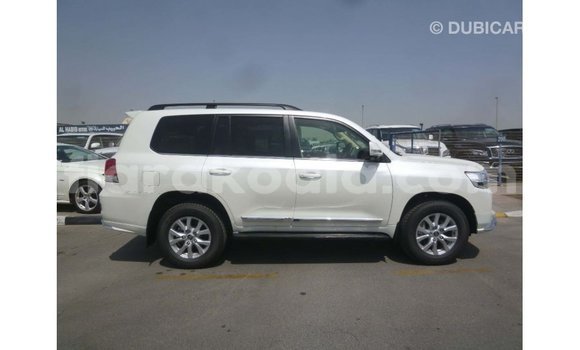 Acheter Import Voiture Toyota Land Cruiser Blanc à Import - Dubai, Diana Acheter Import Voiture Toyota Land Cruiser Blanc à Import - Dubai, Diana