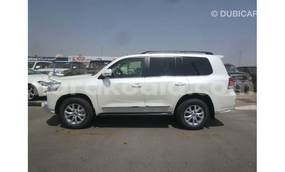 Acheter Import Voiture Toyota Land Cruiser Blanc à Import - Dubai, Diana Acheter Import Voiture Toyota Land Cruiser Blanc à Import - Dubai, Diana