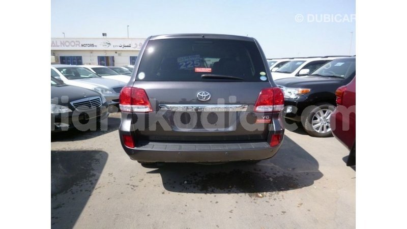 Big with watermark toyota land cruiser diana import dubai 5267