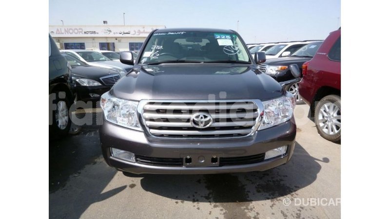 Big with watermark toyota land cruiser diana import dubai 5267