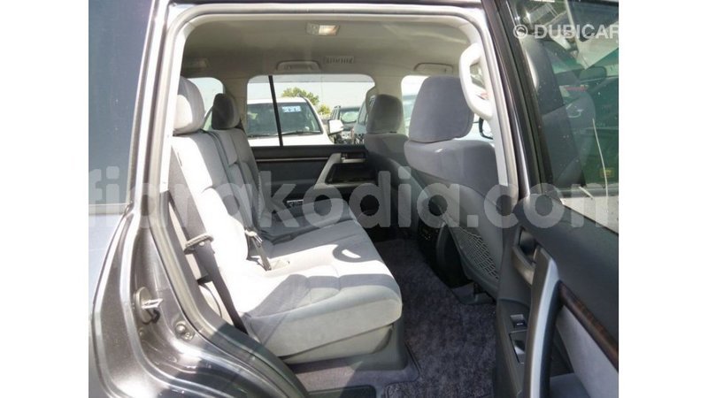 Big with watermark toyota land cruiser diana import dubai 5267