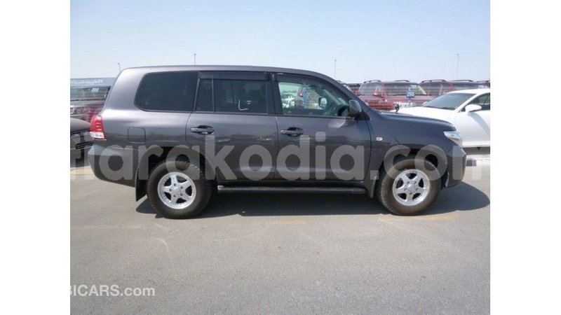 Big with watermark toyota land cruiser diana import dubai 5267