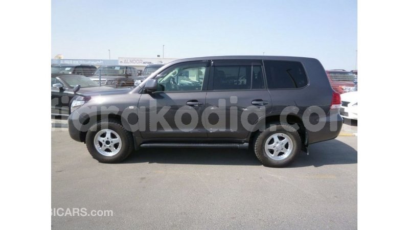 Big with watermark toyota land cruiser diana import dubai 5267