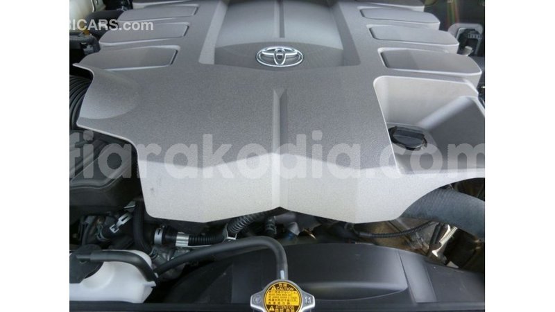 Big with watermark toyota land cruiser diana import dubai 5267