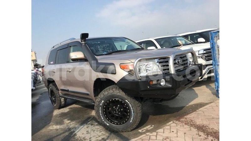 Big with watermark toyota land cruiser diana import dubai 5271