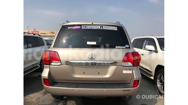 Big with watermark toyota land cruiser diana import dubai 5271