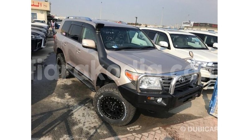 Big with watermark toyota land cruiser diana import dubai 5271