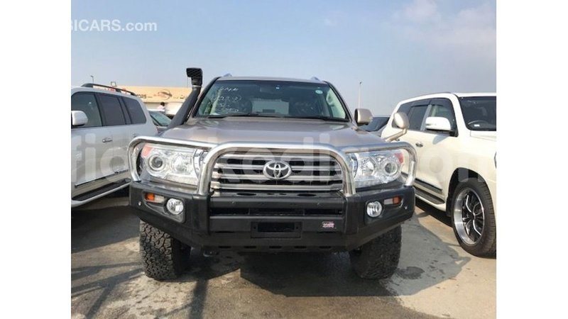 Big with watermark toyota land cruiser diana import dubai 5271