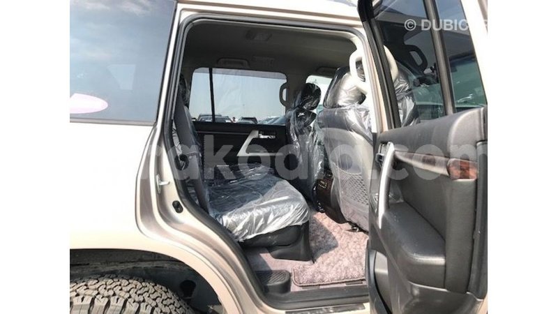 Big with watermark toyota land cruiser diana import dubai 5271