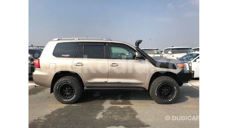 Big with watermark toyota land cruiser diana import dubai 5271