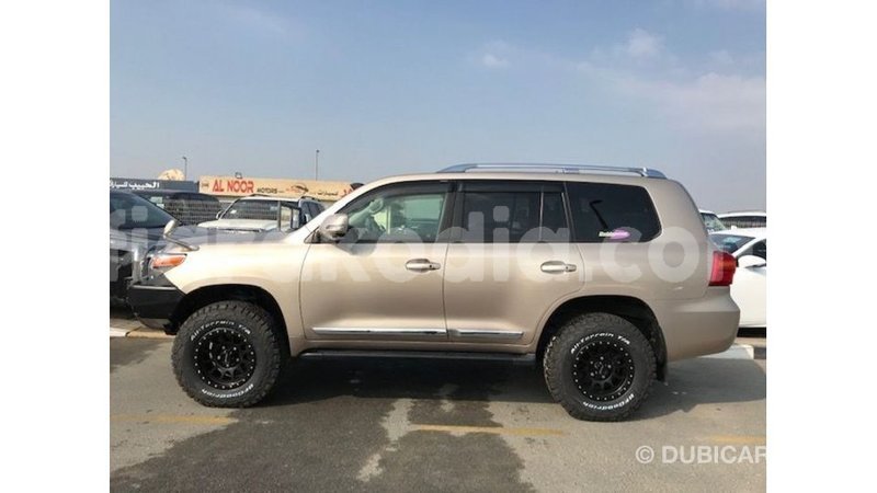 Big with watermark toyota land cruiser diana import dubai 5271