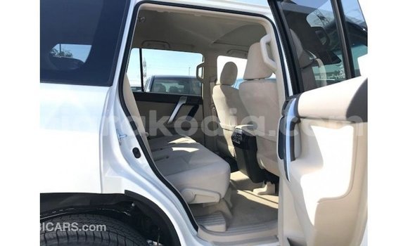 Acheter Import Voiture Toyota Prado Blanc à Import - Dubai, Diana Acheter Import Voiture Toyota Prado Blanc à Import - Dubai, Diana