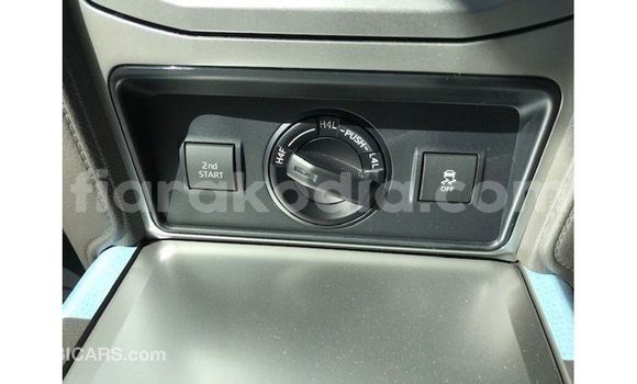 Acheter Import Voiture Toyota Prado Blanc à Import - Dubai, Diana Acheter Import Voiture Toyota Prado Blanc à Import - Dubai, Diana