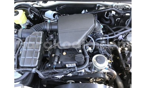 Acheter Import Voiture Toyota Prado Blanc à Import - Dubai, Diana Acheter Import Voiture Toyota Prado Blanc à Import - Dubai, Diana