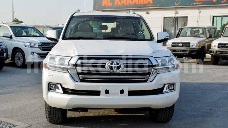 Big with watermark toyota land cruiser diana import dubai 5289