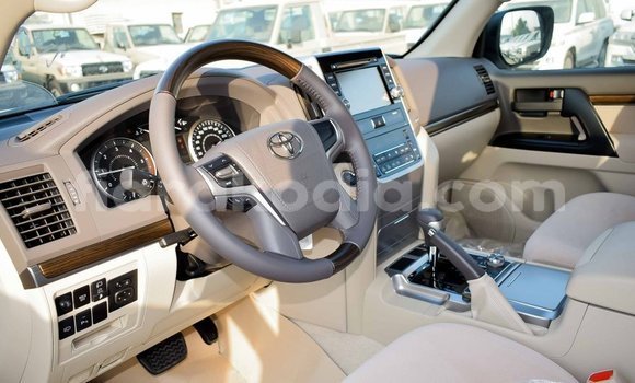 Buy Import Toyota Land Cruiser White Car in Import - Dubai in Diana Buy Import Toyota Land Cruiser White Car in Import - Dubai in Diana