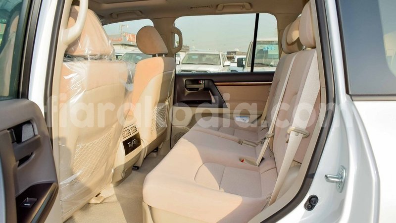 Big with watermark toyota land cruiser diana import dubai 5289