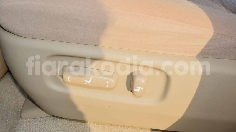 Big with watermark toyota land cruiser diana import dubai 5289