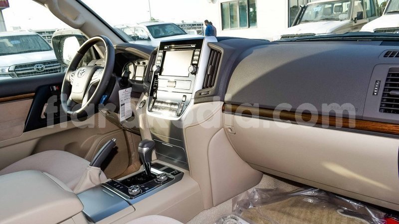 Big with watermark toyota land cruiser diana import dubai 5289