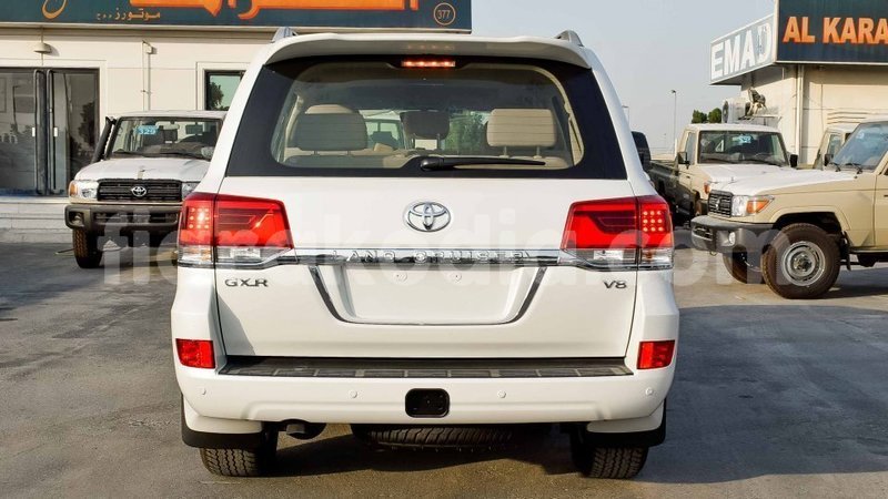 Big with watermark toyota land cruiser diana import dubai 5289