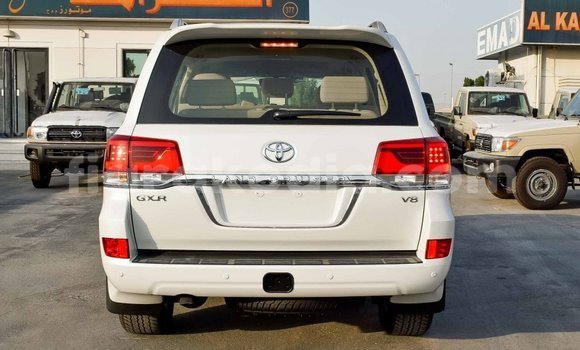 Buy Import Toyota Land Cruiser White Car in Import - Dubai in Diana Buy Import Toyota Land Cruiser White Car in Import - Dubai in Diana