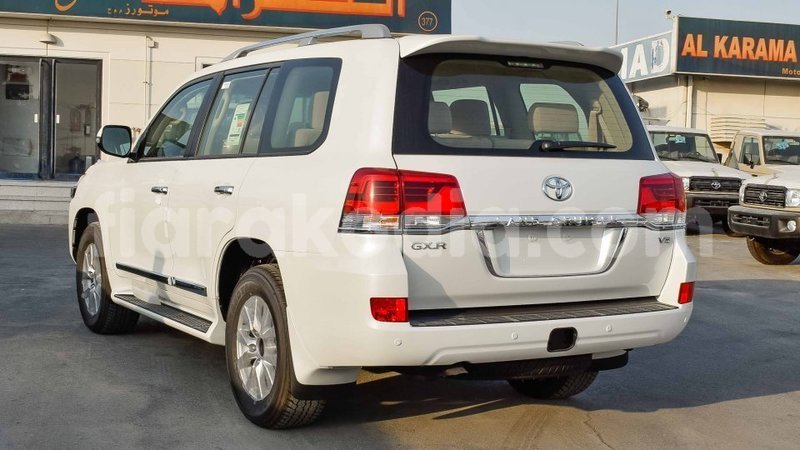 Big with watermark toyota land cruiser diana import dubai 5289
