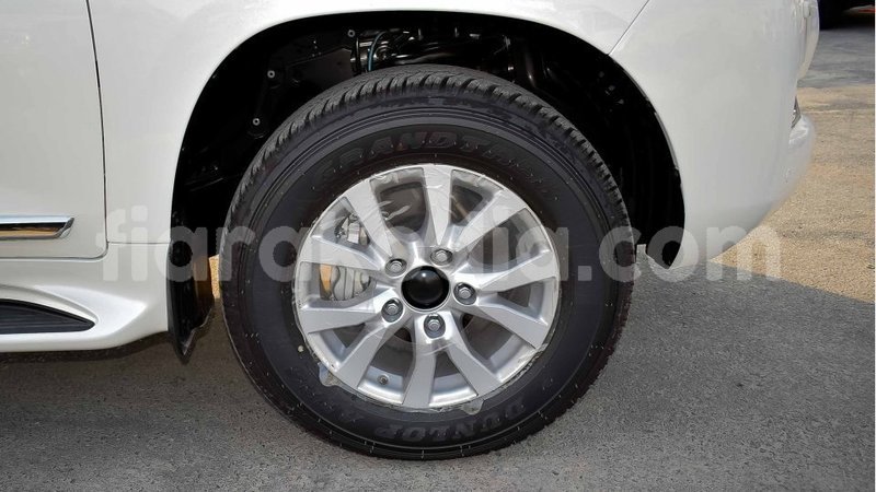 Big with watermark toyota land cruiser diana import dubai 5289