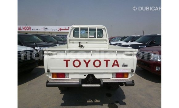 Acheter Import Voiture Toyota Land Cruiser Blanc à Import - Dubai, Diana Acheter Import Voiture Toyota Land Cruiser Blanc à Import - Dubai, Diana