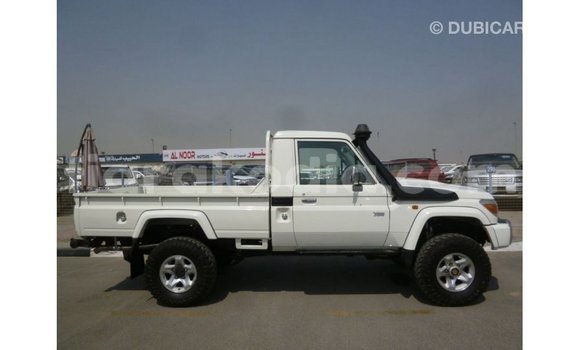 Acheter Import Voiture Toyota Land Cruiser Blanc à Import - Dubai, Diana Acheter Import Voiture Toyota Land Cruiser Blanc à Import - Dubai, Diana