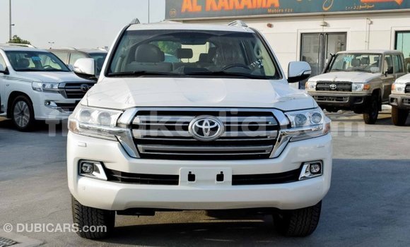 Hividy Toyota Land Cruiser fotsy Car in Import - Dubai in Diana Hividy Toyota Land Cruiser fotsy Car in Import - Dubai in Diana