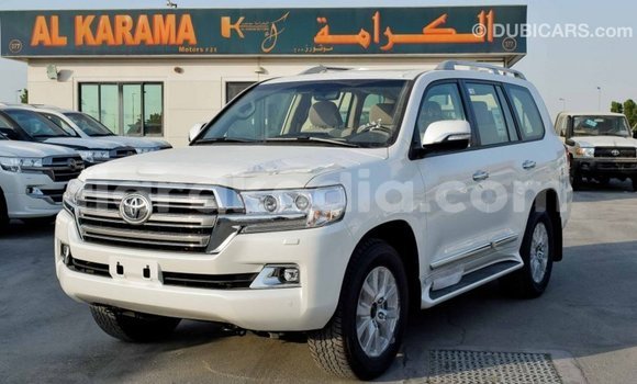 Hividy Toyota Land Cruiser fotsy Car in Import - Dubai in Diana Hividy Toyota Land Cruiser fotsy Car in Import - Dubai in Diana