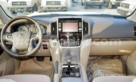 Hividy Toyota Land Cruiser fotsy Car in Import - Dubai in Diana Hividy Toyota Land Cruiser fotsy Car in Import - Dubai in Diana